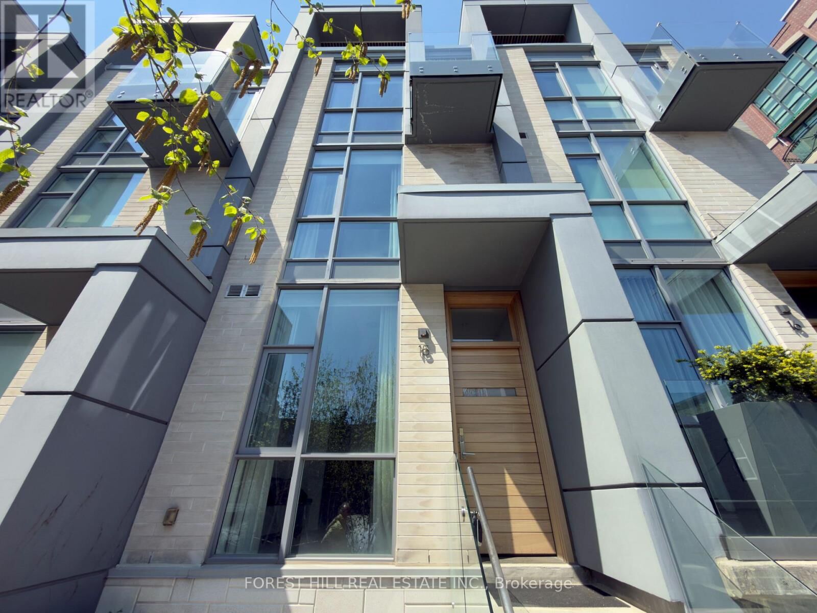 Property Photo: 850 Richmond Street West 15 ON M6J 1C9