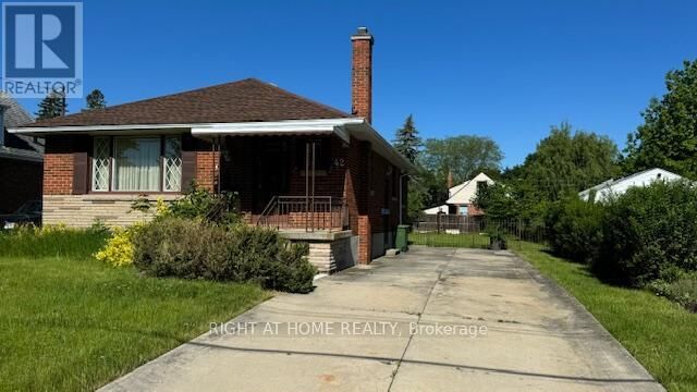 Property Photo:  42 Gailmont Drive  ON L8K 4B3 