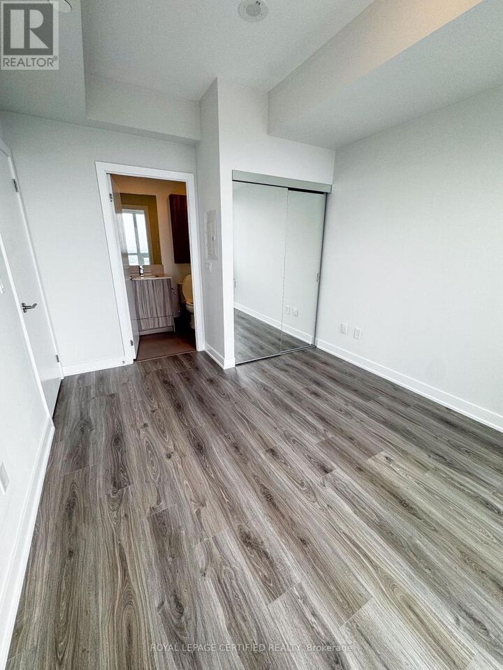 Property Photo: 430 Square One Drive 3109 ON L5B 0L6