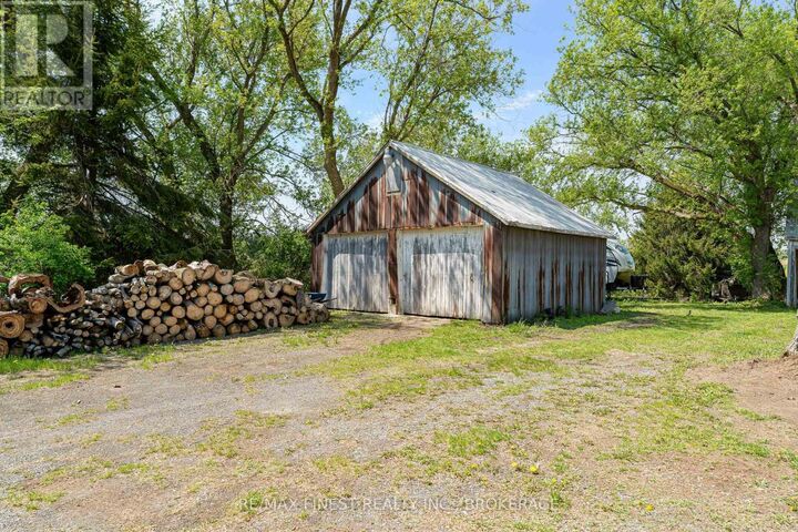 Property Photo: 47 Taylor Road West ON K7G 2V3