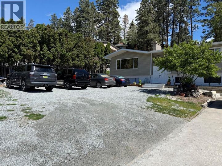 Property Photo: 647 Clifton Road BC V1V 1A7