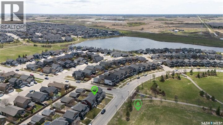Property Photo:  806 Stonebridge Common  SK S7T 0M8 