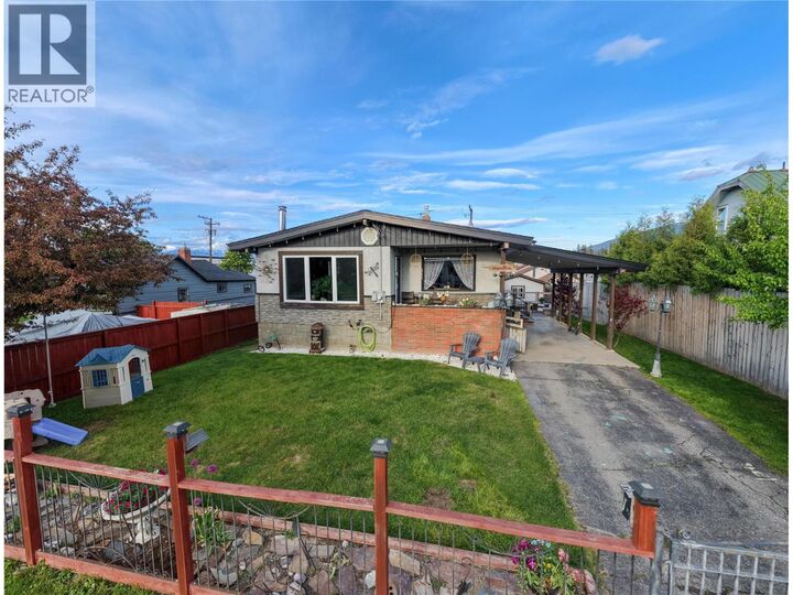 Property Photo:  112 6th Avenue South  BC V1C 2H4 