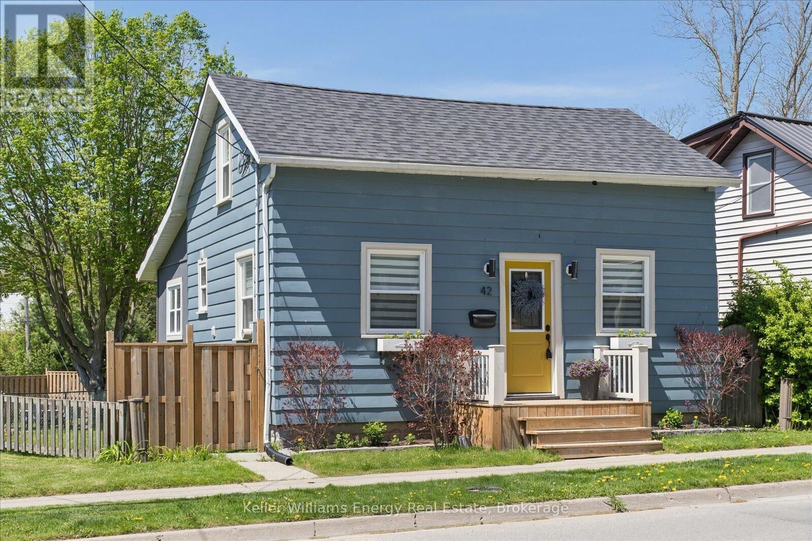 Property Photo: 42 Hope Street North ON L1A 2N5