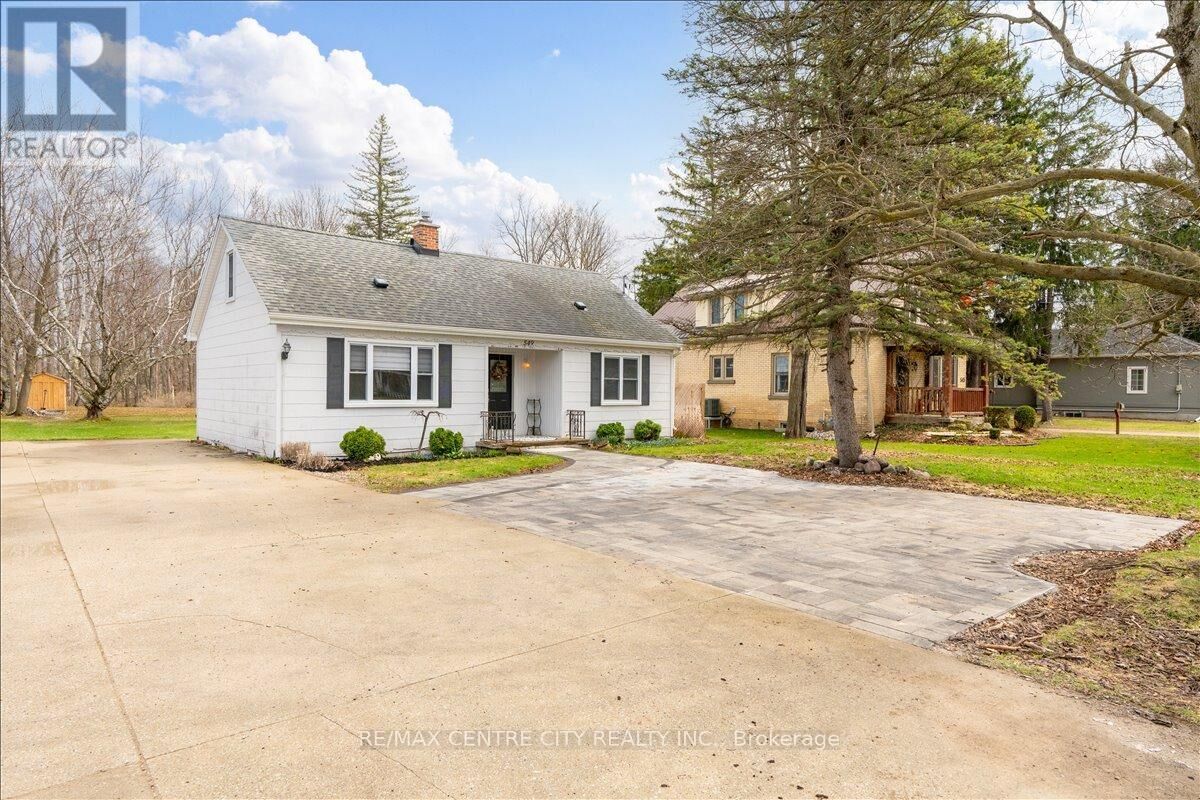 Property Photo: 549 Victoria Street ON N7G 3C2