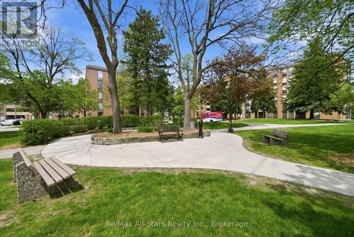 Property Photo:  1540 Pickering Parkway 301  ON L1V 3V9 