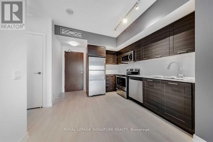 Property Photo: 2200 Lakeshore Boulevard 1003 ON M8V 1A4