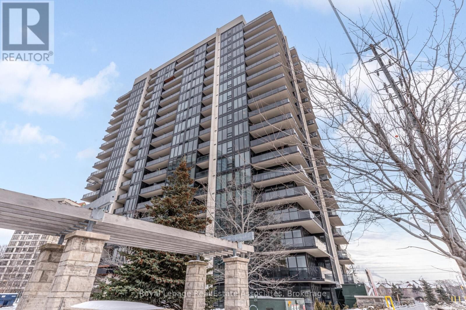 Property Photo:  1035 Southdown Road 1108  ON L5J 0A2 