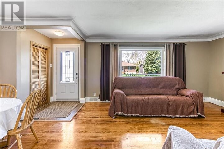Property Photo:  822 Afton Avenue  ON P3A 3R9 