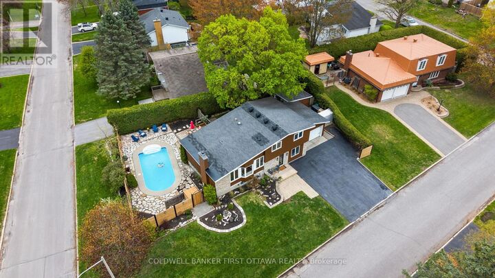 Property Photo: 14 Cramer Drive ON K2H 5X4