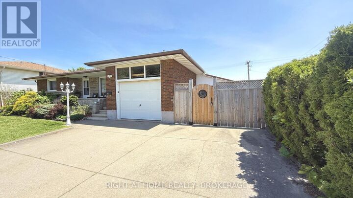 Property Photo:  94 Wellington Street  ON L3B 1B1 