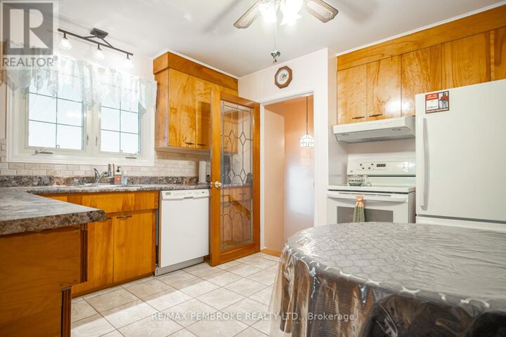 Property Photo:  784 Mackay Street  ON K8A 1H2 