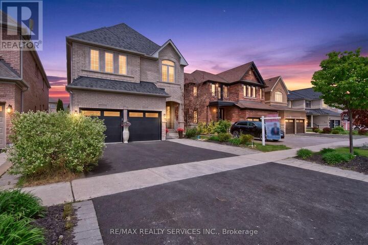 Property Photo:  3365 Destination Drive  ON L5M 7W6 
