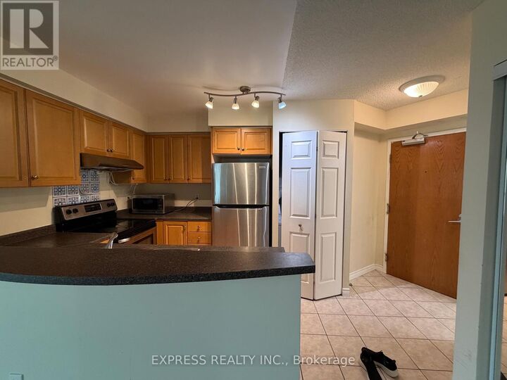 Property Photo: 7 Lorraine Drive 1803 ON M2N 7H2
