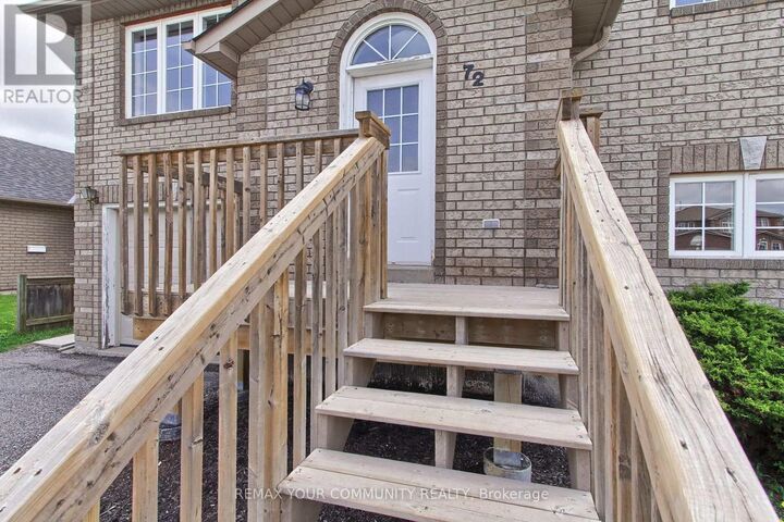 Property Photo:  72 Ambler Bay Main  ON L4M 7A6 