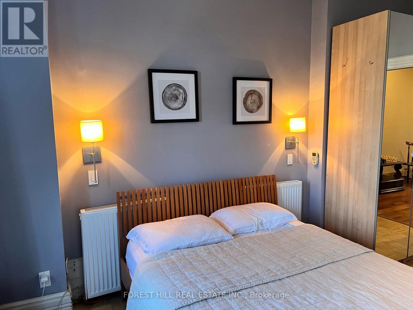 Property Photo:  9 Wales Avenue  ON M5T 1J2 