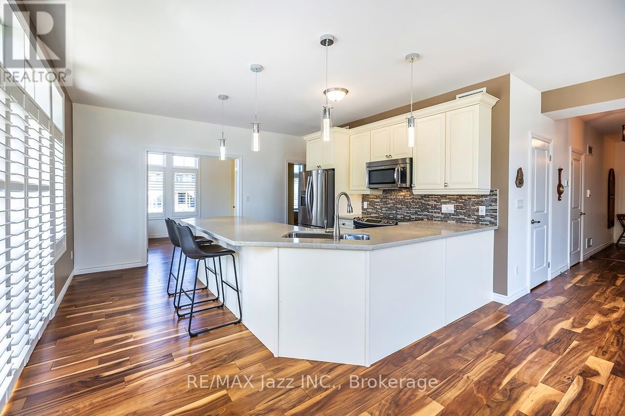 Property Photo: 29 Lakewood Crescent 111 ON K0M 1A0