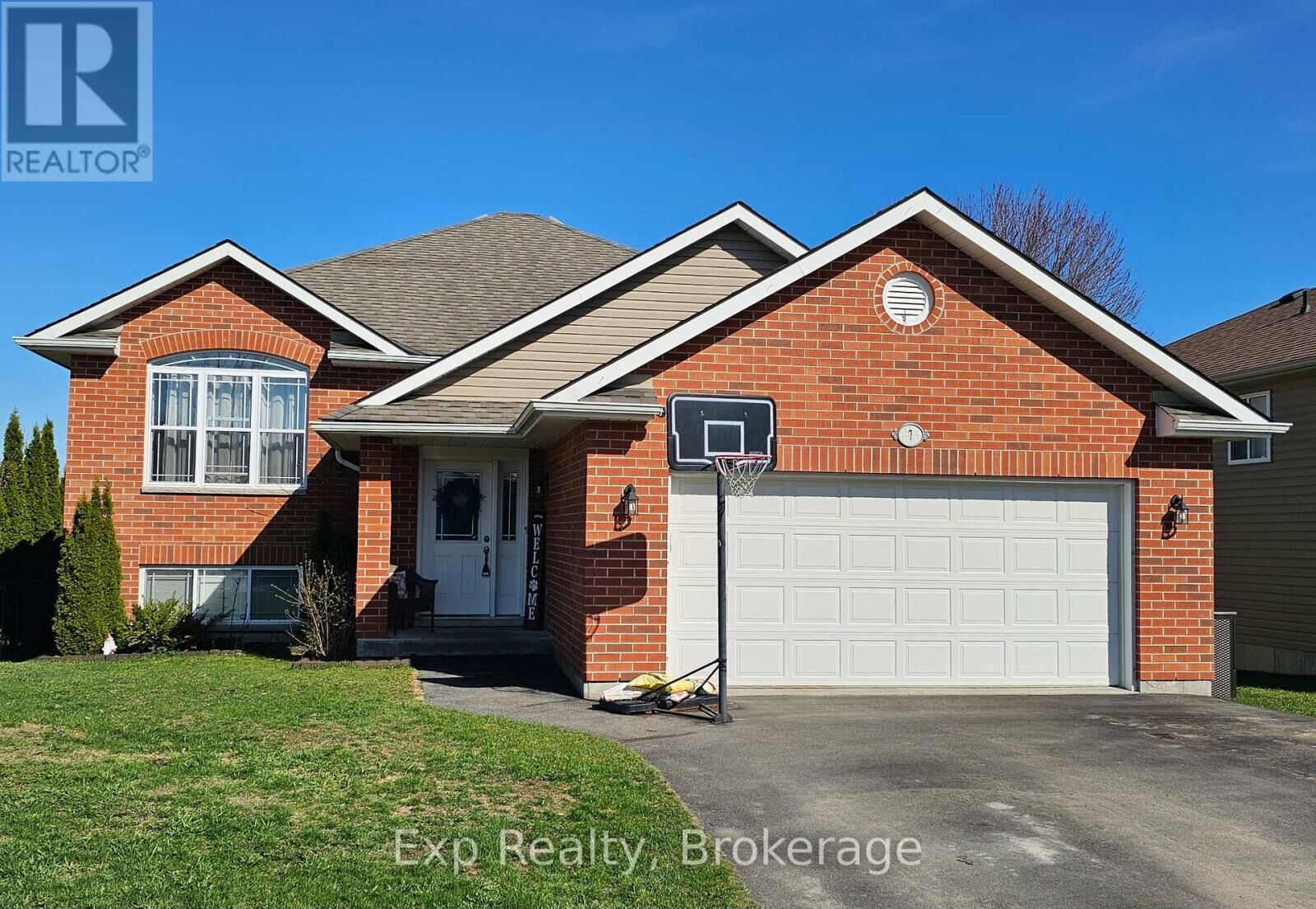 Property Photo: 7 Rosewood Drive ON K0K 2C0