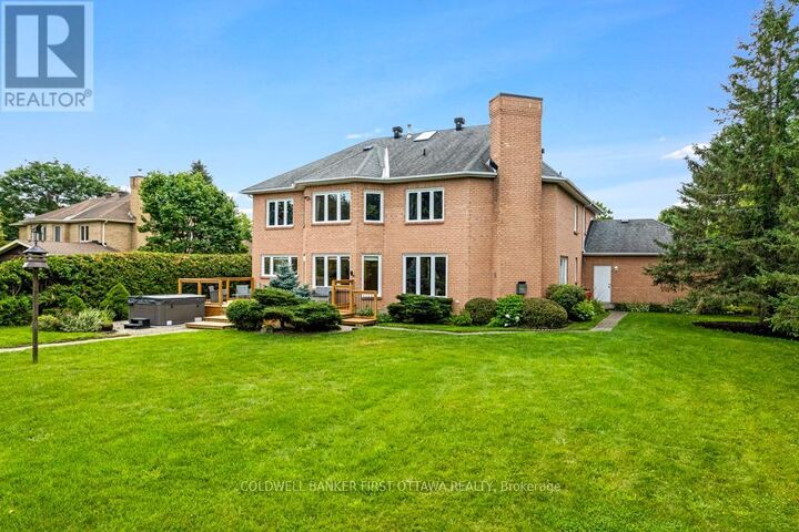 Property Photo:  5525 Pettapiece Crescent  ON K4M 1C6 