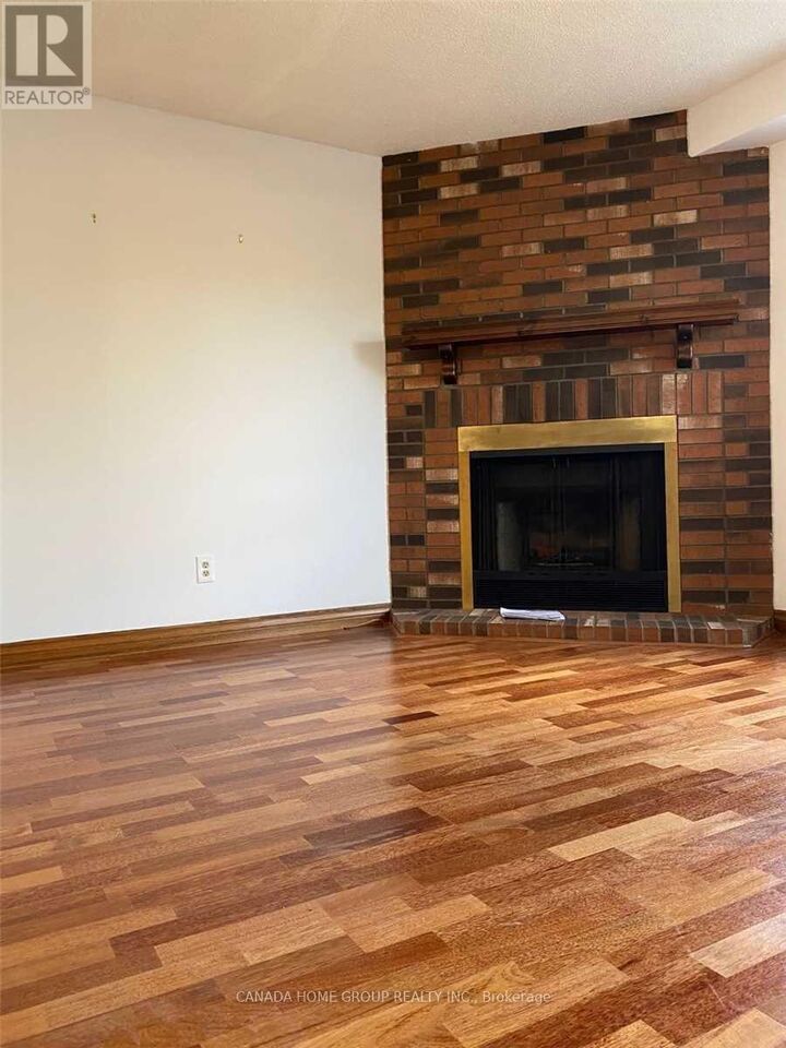 Property Photo:  3251 Valcourt Crescent Upper  ON L5L 5G9 