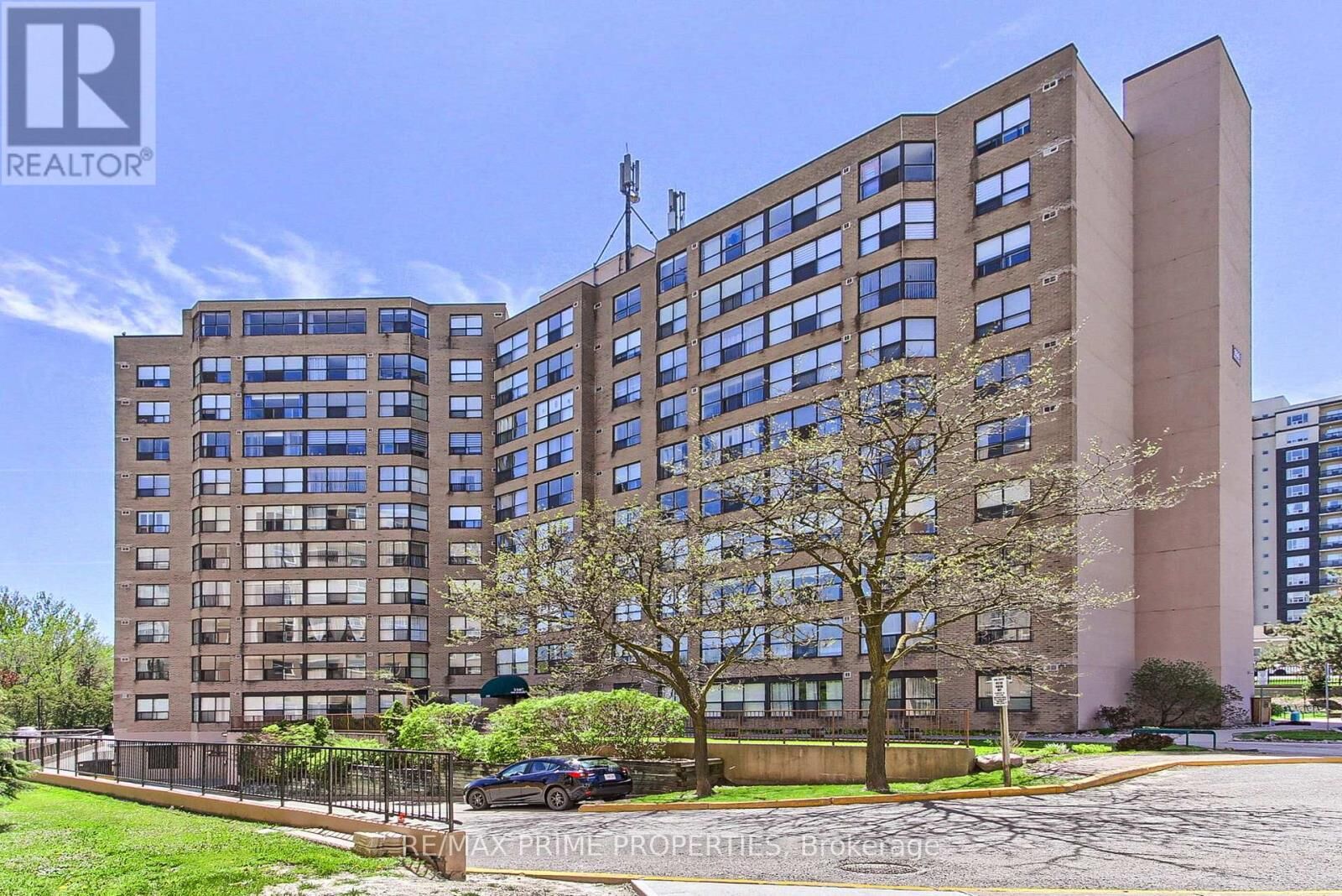 Property Photo:  250 Davis Drive 603  ON L3Y 7T7 