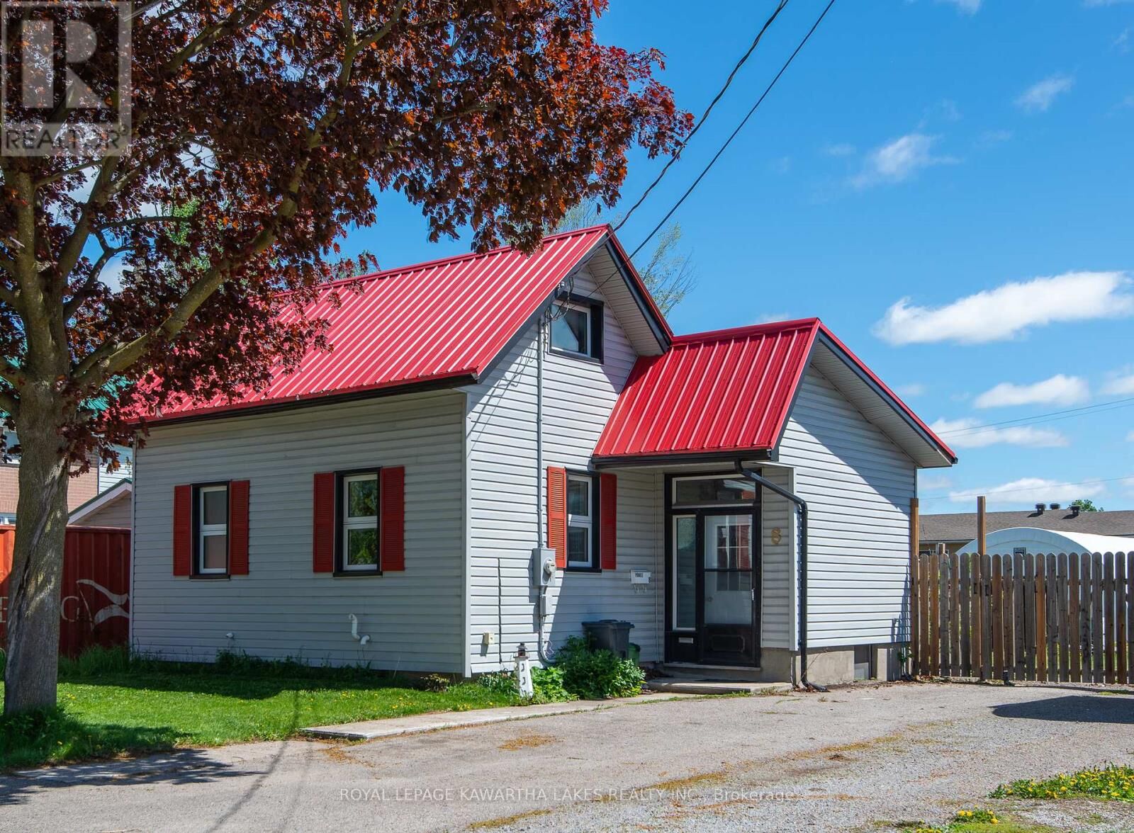 Property Photo: 8 Wolfe Street ON K9V 2H9