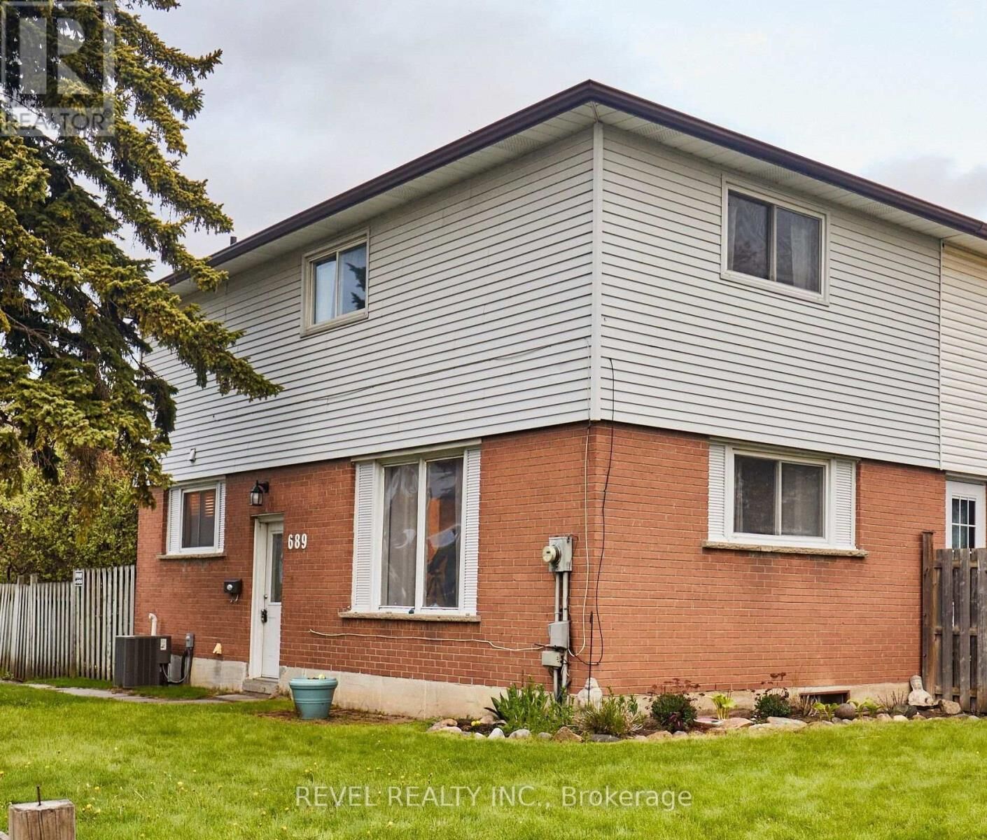 Property Photo: 689 Gibb Street ON L1J 1Z8