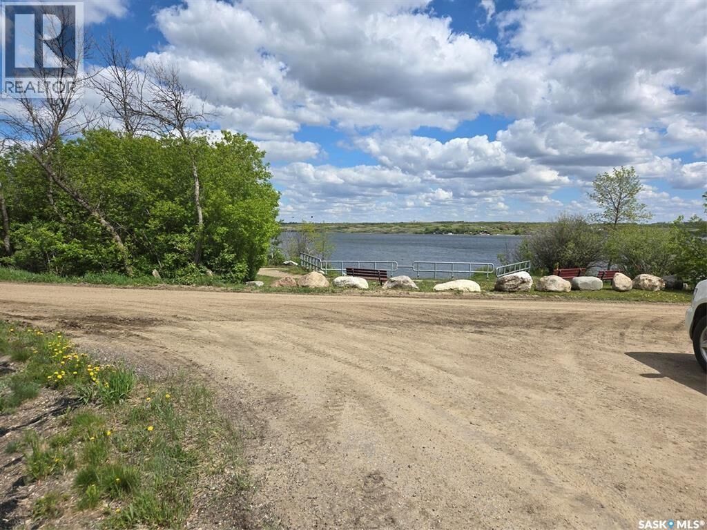 Property Photo:  450 And 452 8th Street E  SK S0G 4C0 