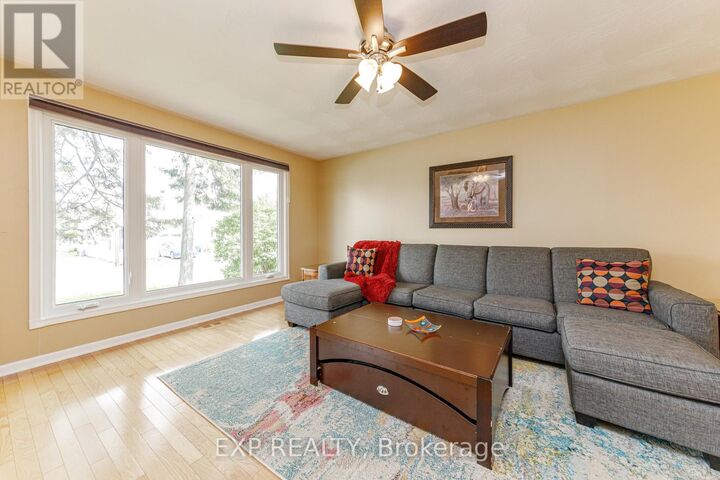 Property Photo:  1642 Valmarie Avenue  ON K2C 1W1 