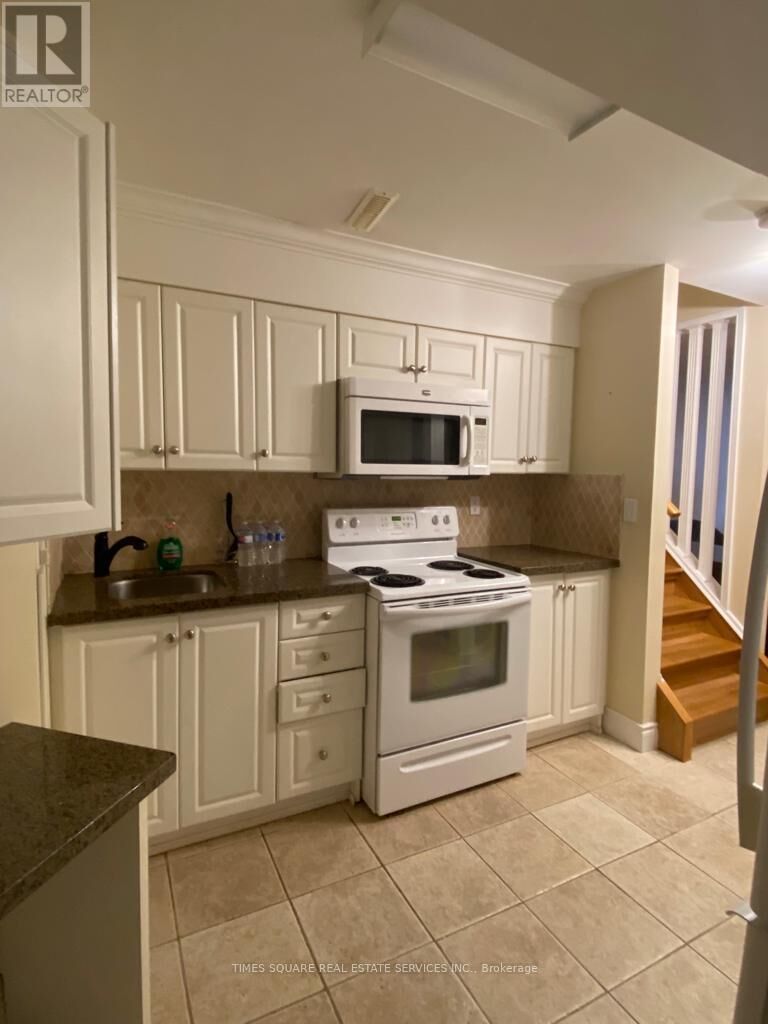 Property Photo:  3197 Oakview Road  ON L5N 7N9 