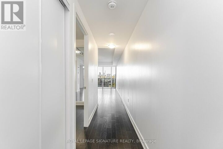 Property Photo: 330 Richmond Street West 811 ON M5V 1X2