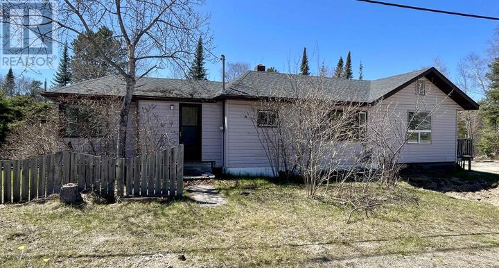 Photo de la propriété:  70 Armstrong St  ON P0V 2V0 