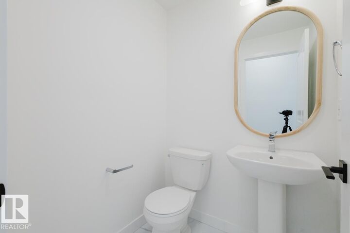 Property Photo: 16231 19 Avenue SW 3 AB T6W 5C6