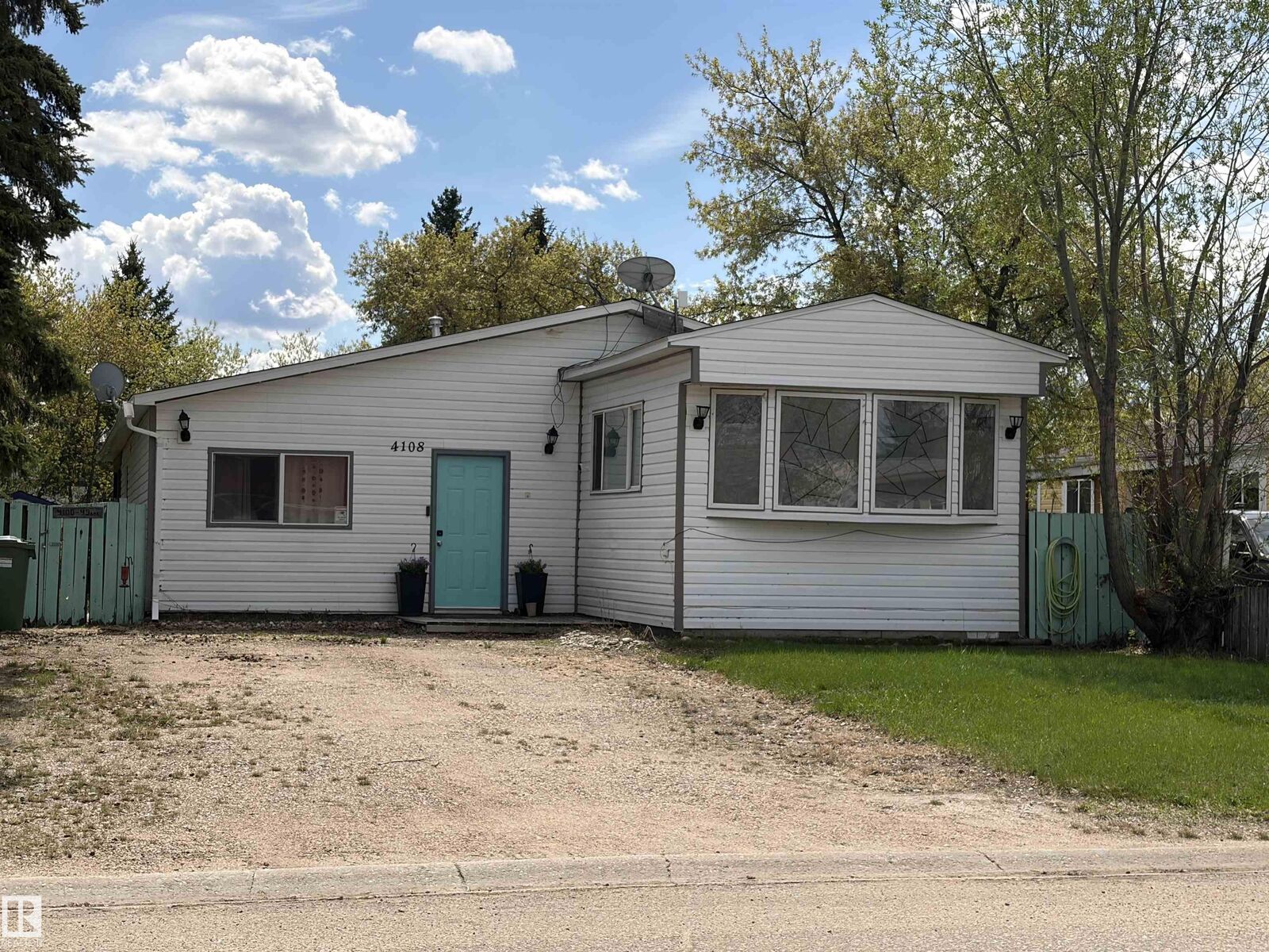 Property Photo:  4108 49 Avenue  AB T9N 1G2 
