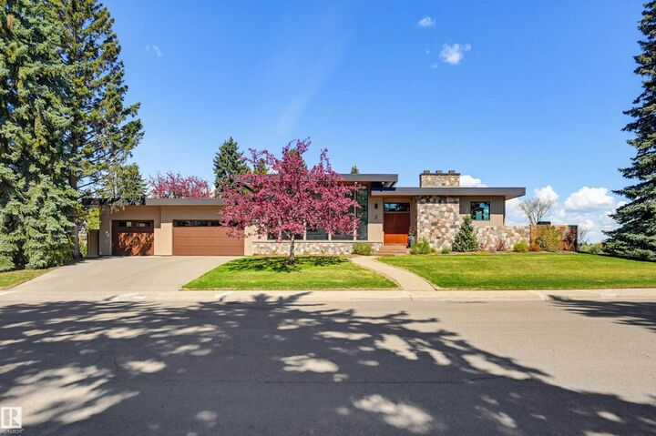 Property Photo:  2 Valleyview Crescent NW  AB T5R 5S4 