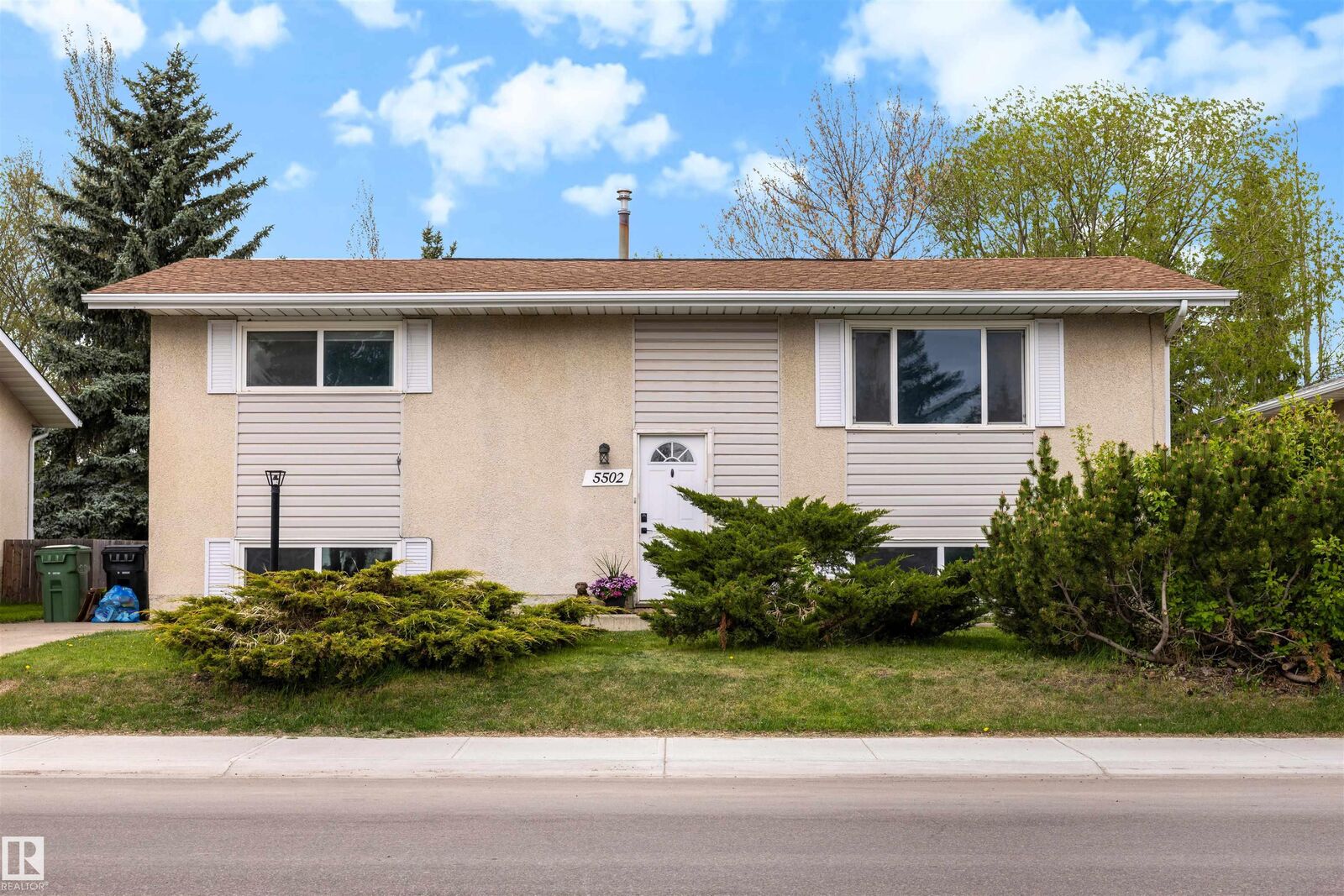 Property Photo:  5502 52 Street  AB T9E 5P6 