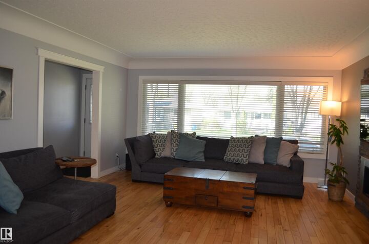 Property Photo:  10527 81 Street NW  AB T6A 3L3 