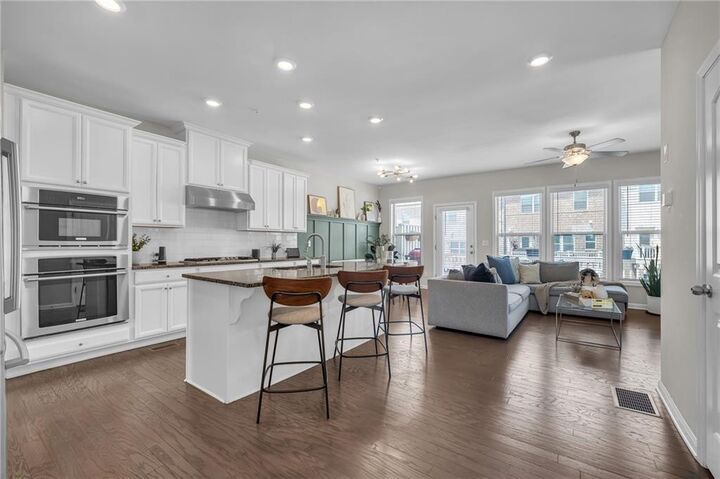 Property Photo: 424 Montclair Court GA 30188