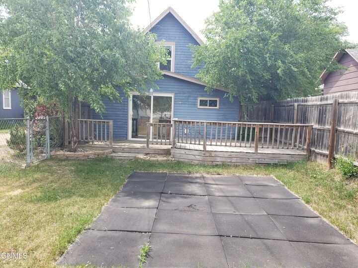 Property Photo:  809 9th Avenue SE  ND 58401 