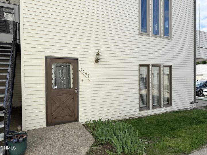 Property Photo:  1147 Jefferson Avenue  ND 58504 