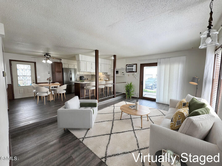Property Photo:  1147 Jefferson Avenue  ND 58504 