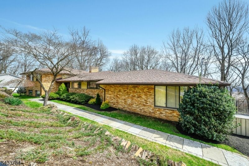 Property Photo:  6 Lynnfield Drive  NJ 07960 
