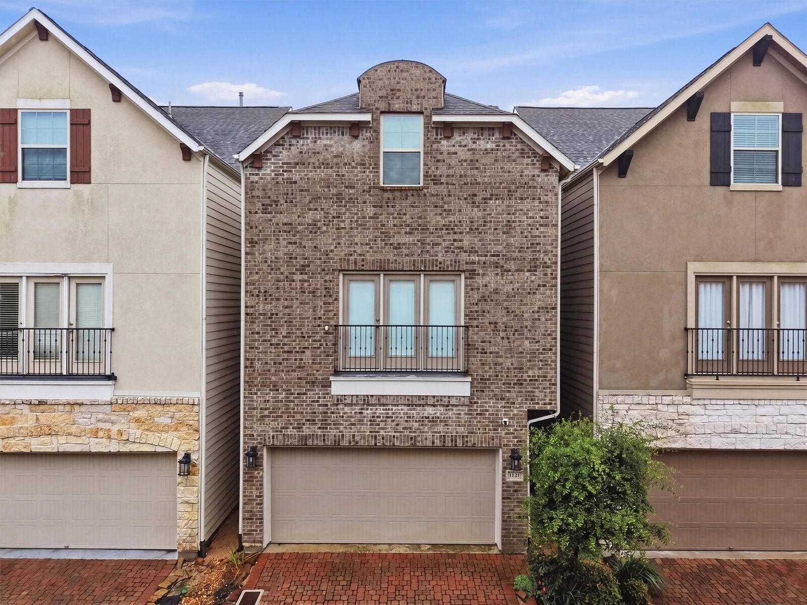 Property Photo:  1121 Shepherd Oaks Drive  TX 77018 
