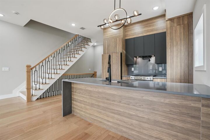 Property Photo:  68 Thorne St 2  NJ 07307 