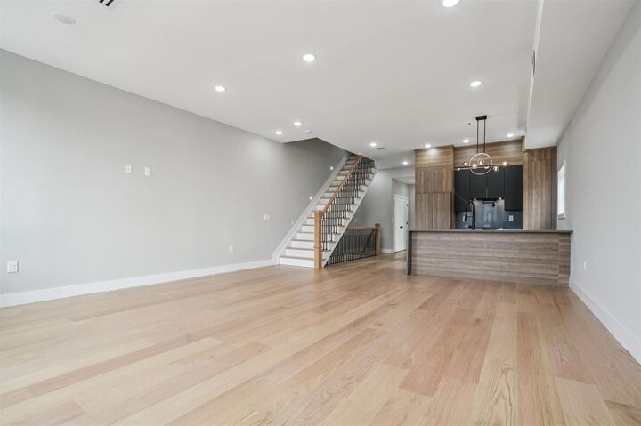 Property Photo:  68 Thorne St 2  NJ 07307 