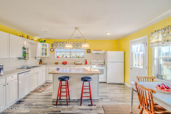 Property Photo:  500 Allison Town Rd  TN 37846 