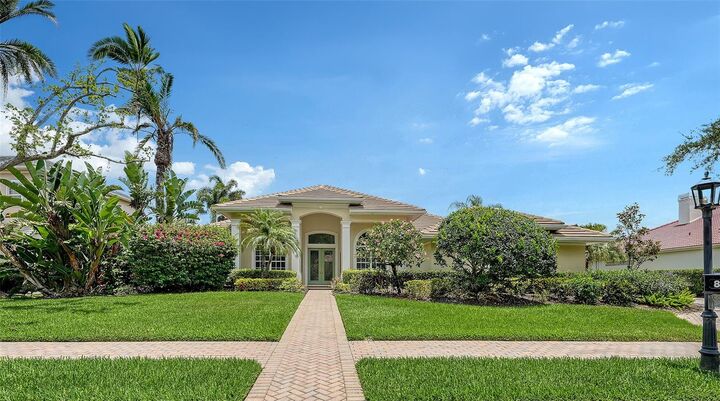 Property Photo:  8923 Bloomfield Boulevard  FL 34238 