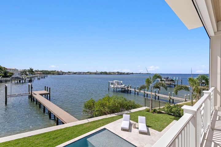 Property Photo: 16 Sandpiper Road FL 33609
