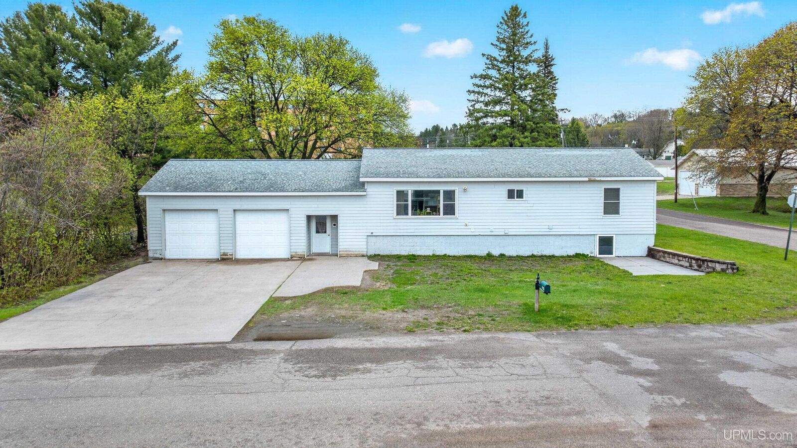 Property Photo:  1401 Jasberg Street  MI 49930 