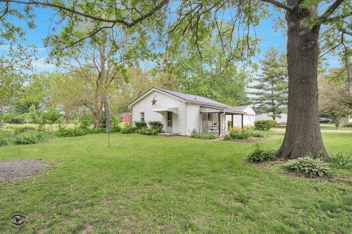 Property Photo: 32 Cross Street IL 60512